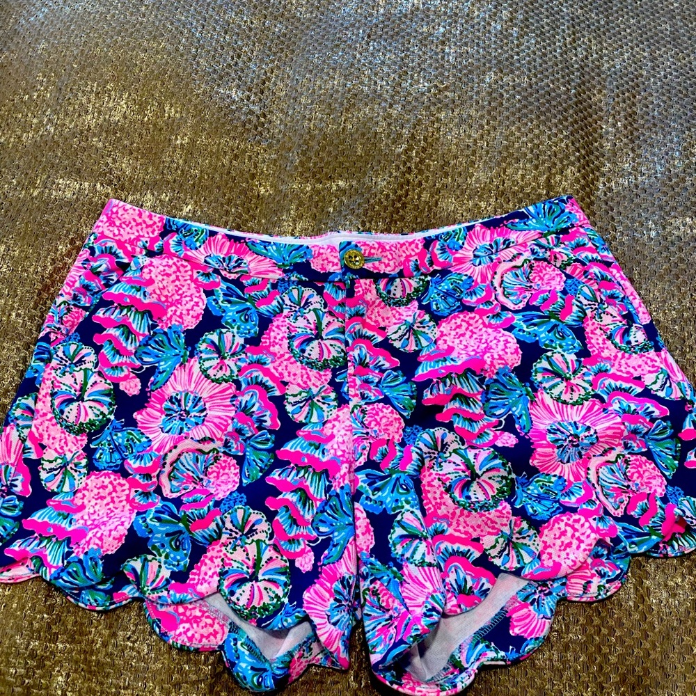 Lilly Pulitzer Scalloped short